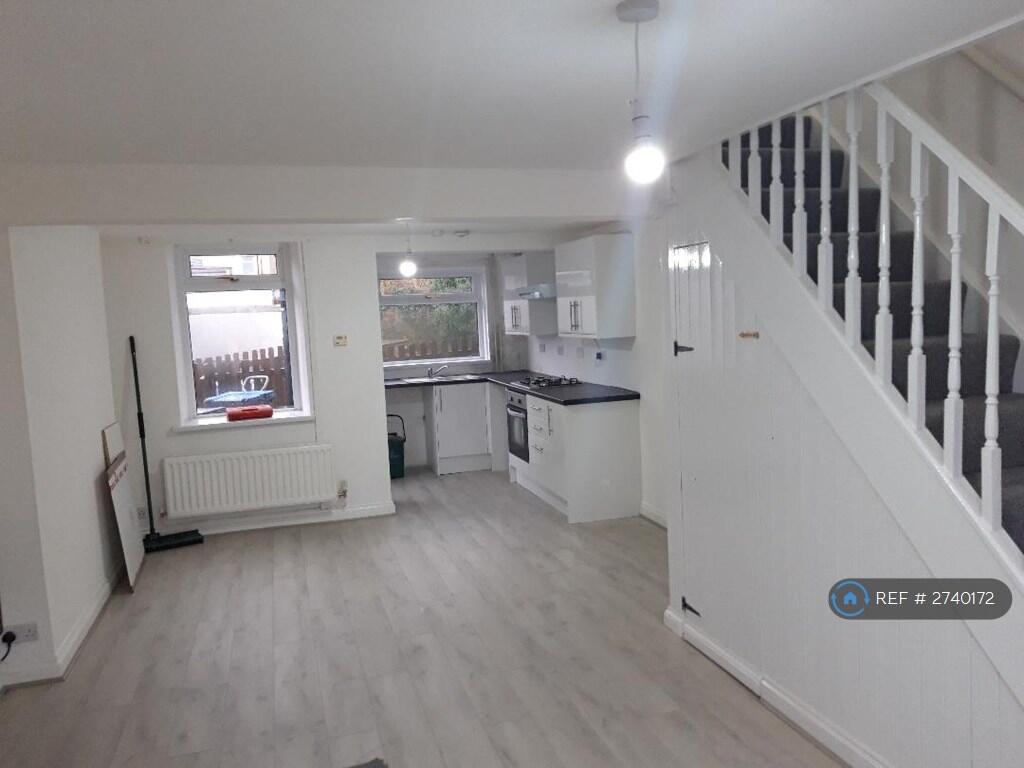 Living Room Into Kitchen