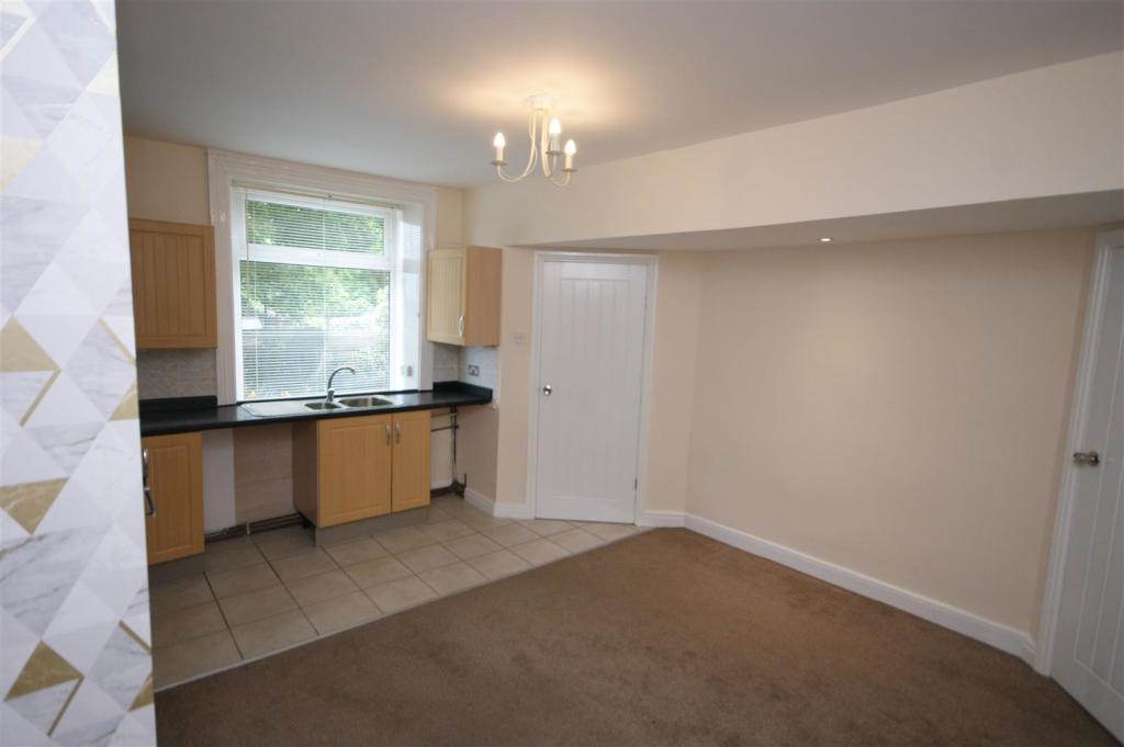 Living/Kitchen area