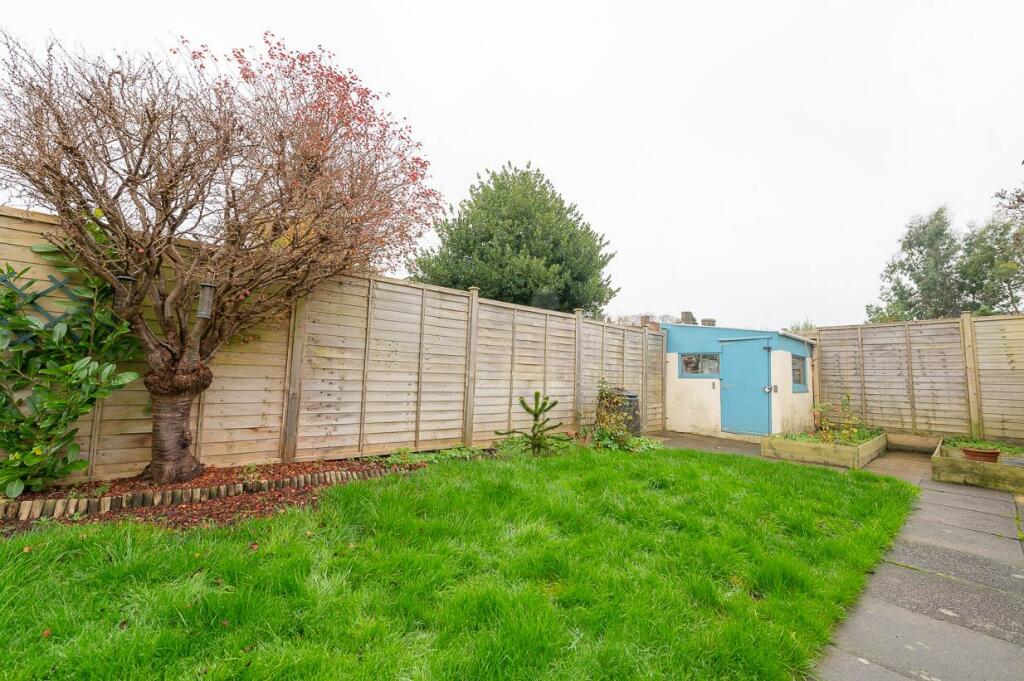 Rear garden pic 2.jpg