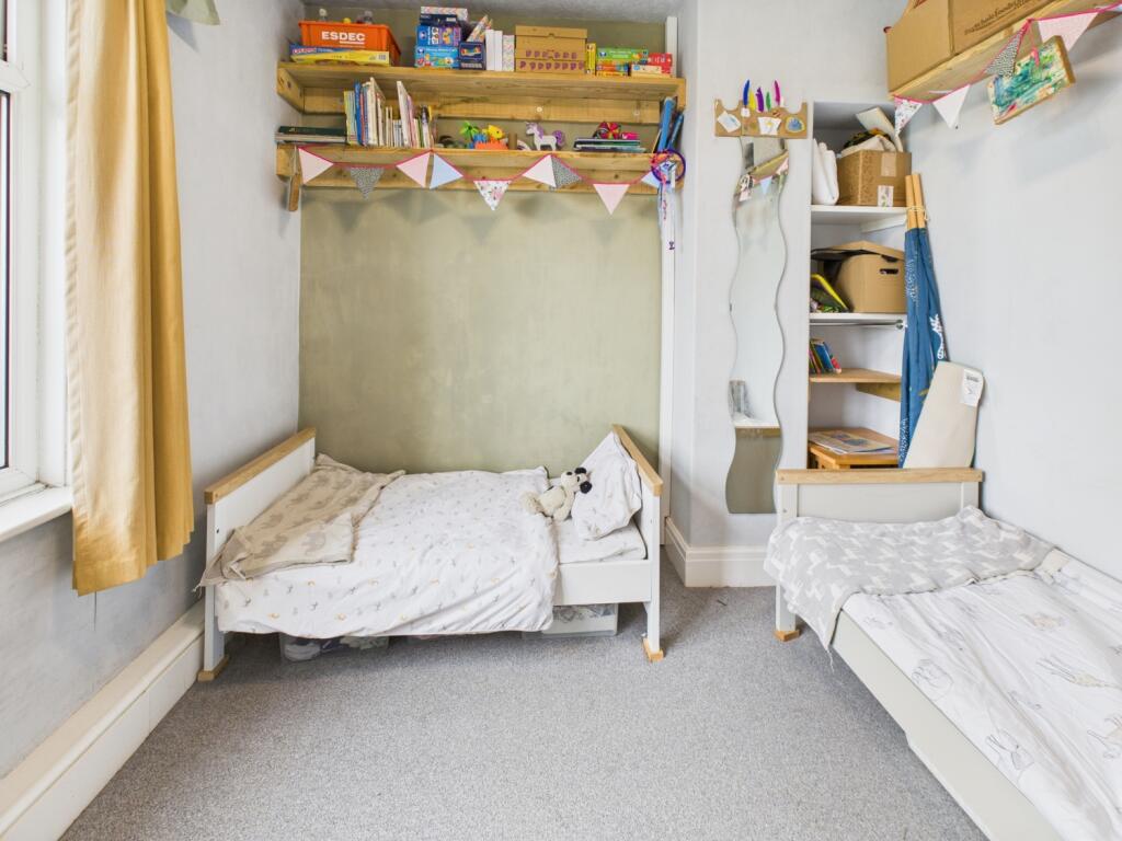 CAM04233G0-PR0035-STILL005