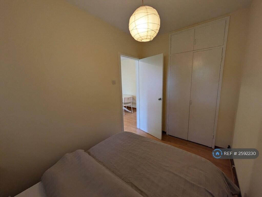 Bedroom With Built In Wardrobes