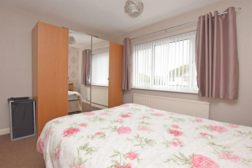 Bedroom 1.JPG