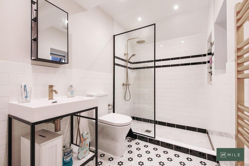 53a Greyhound Roa...