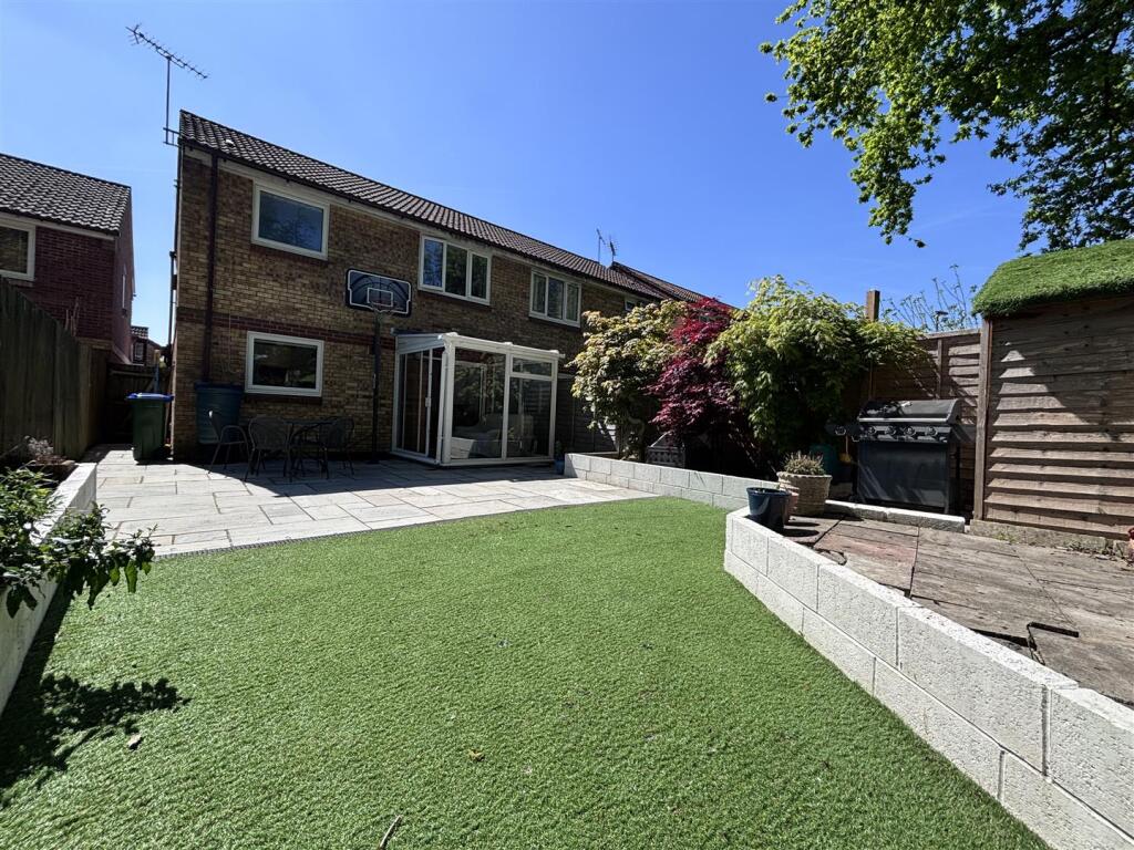 Swan Close Garden 5.jpg