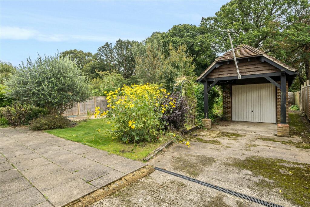 Garage &amp; Carport