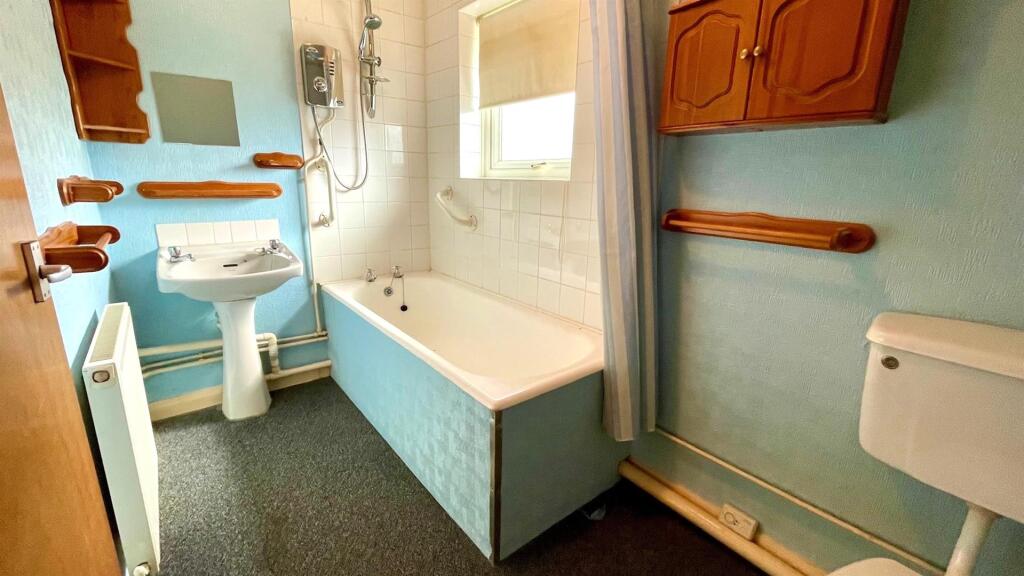 3-PIECE BATHROOM