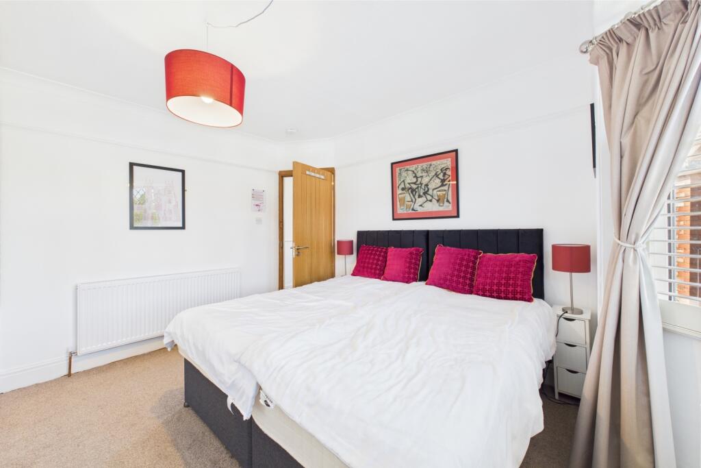 CAM03162G0-PR0264-STILL013