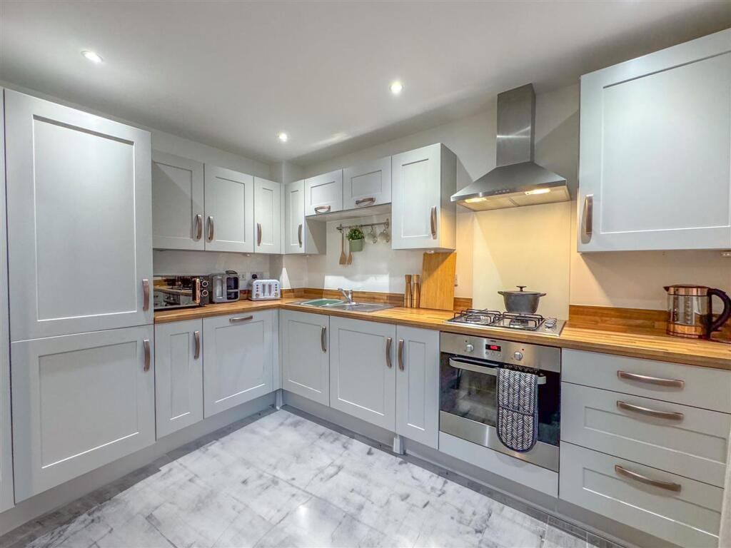 Midsummer Road - Image-5.jpg