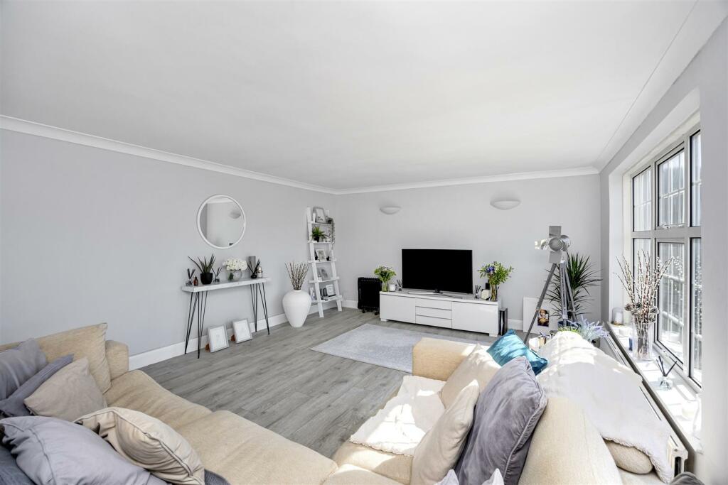 The Upper Drive 65, flat 4-010.JPG