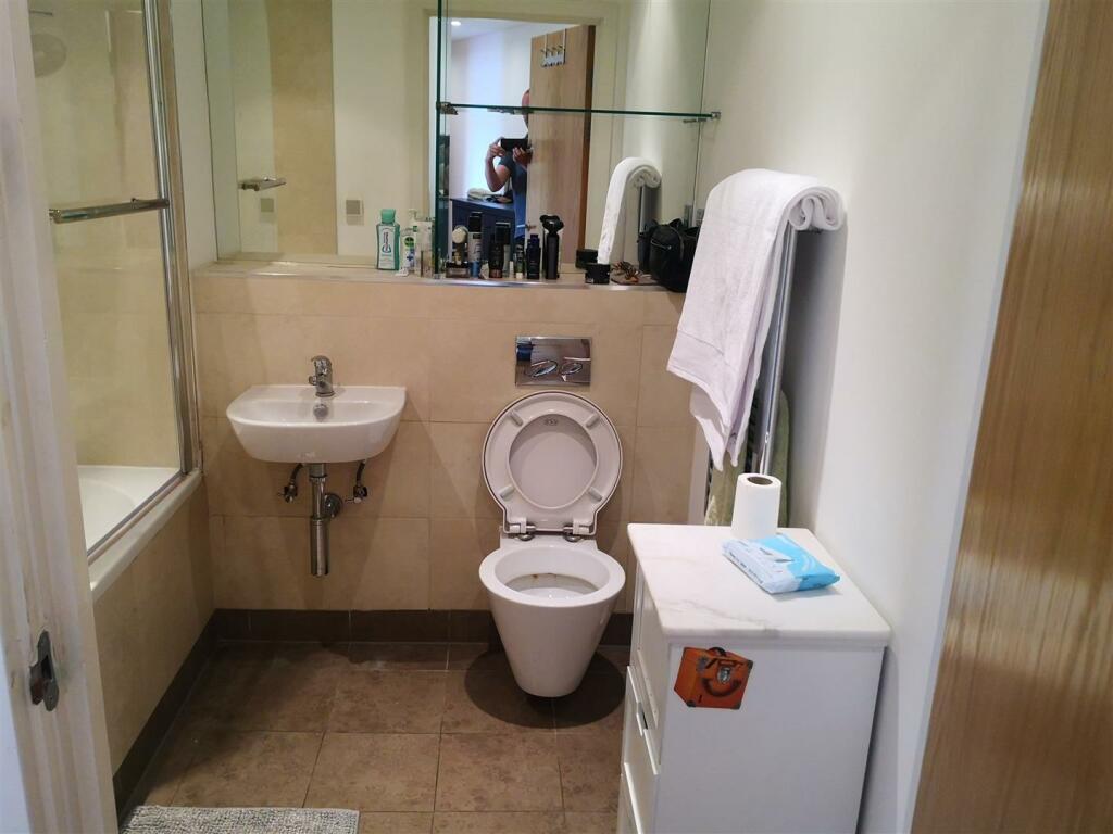 Bathroom2.jpg