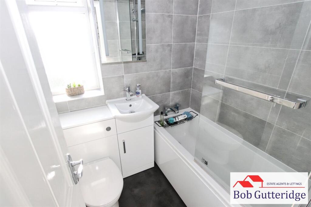 FIRST FLOOR FULLY TILED BATHROOM