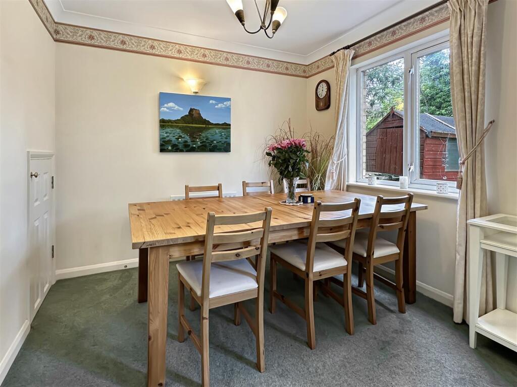 Living / Dining Room (3)