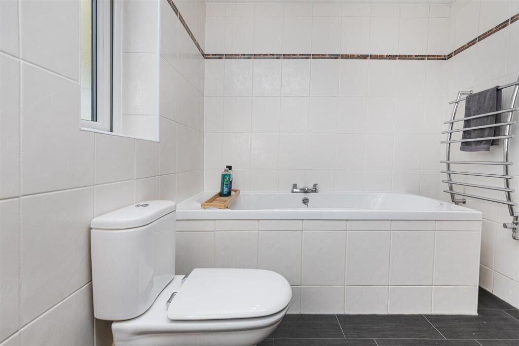 Bramleys Estate Agents - Crow Lees Gardens (32).jp