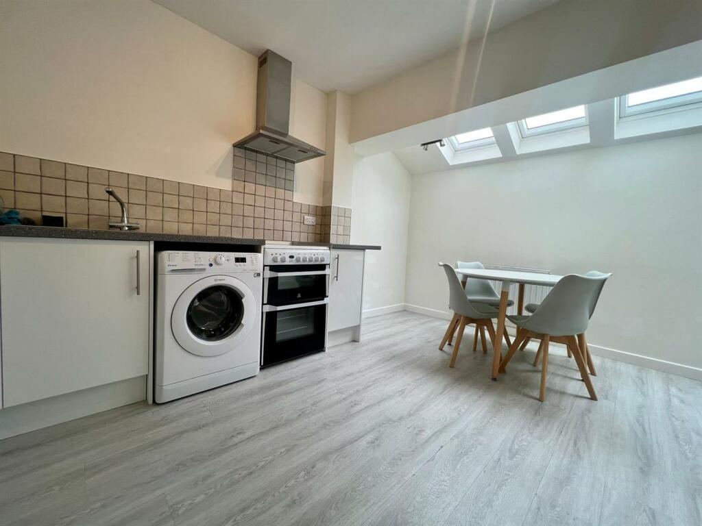 17B Kitchen Diner 1.jpg