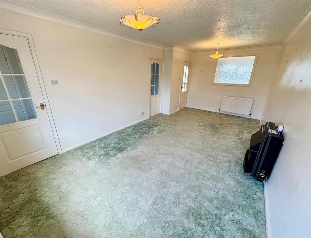 Lounge 2.jpg