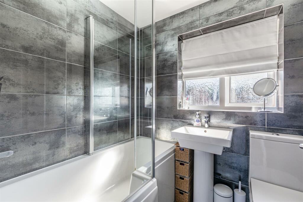 9 Spence Avenue, KT14 7TG - 13.jpg