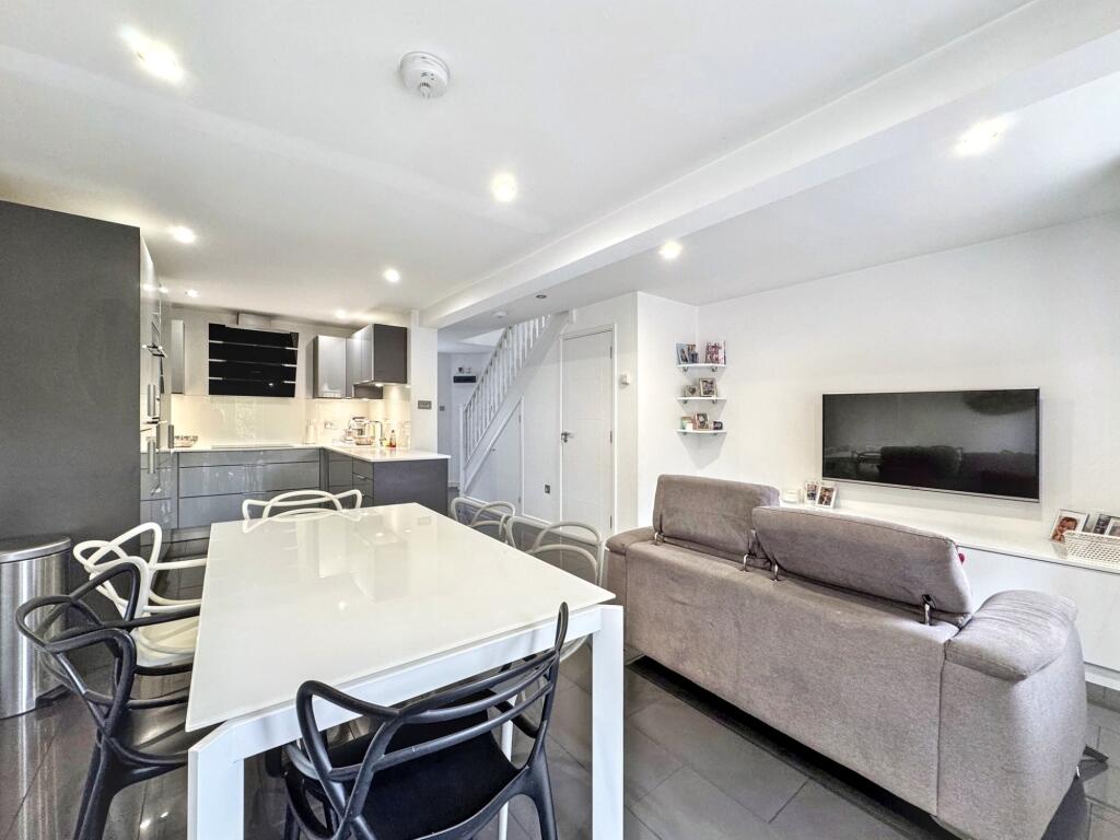 Open plan lounge/kitchen