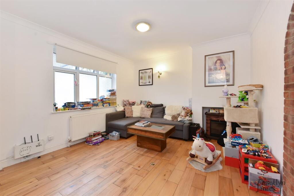 Hesperus Crescent (5).JPG