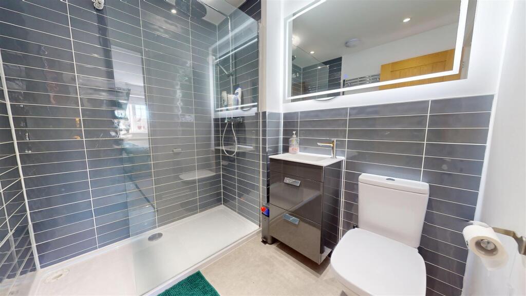 Potteries Way En-suite