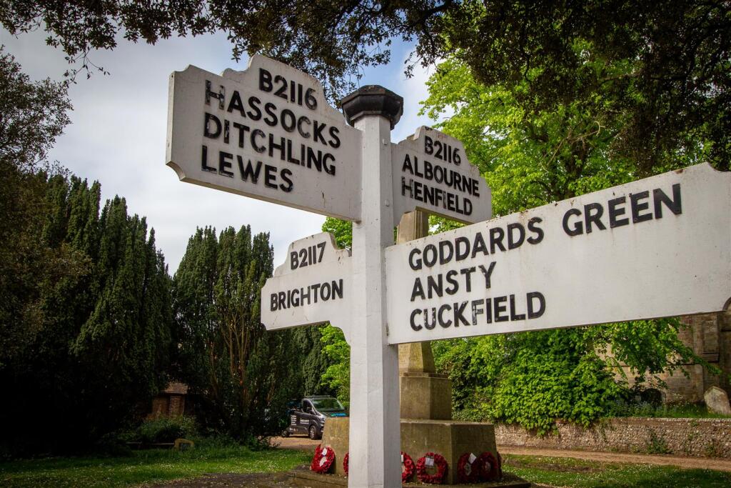 Hurstpierpoint road sign.jpg