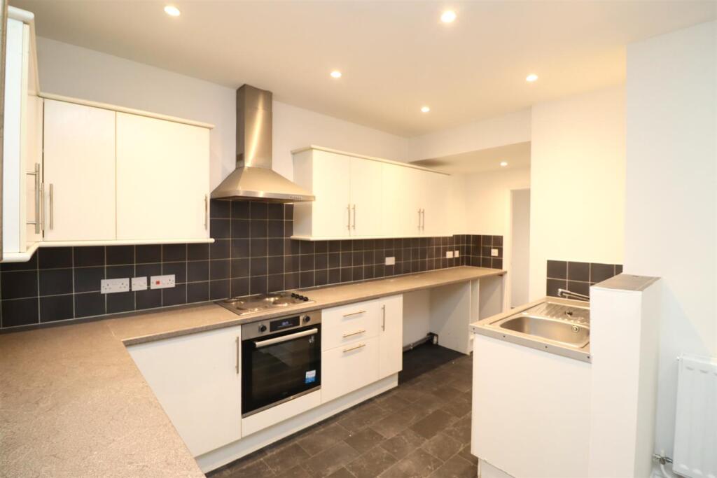 Kitchen1.JPG