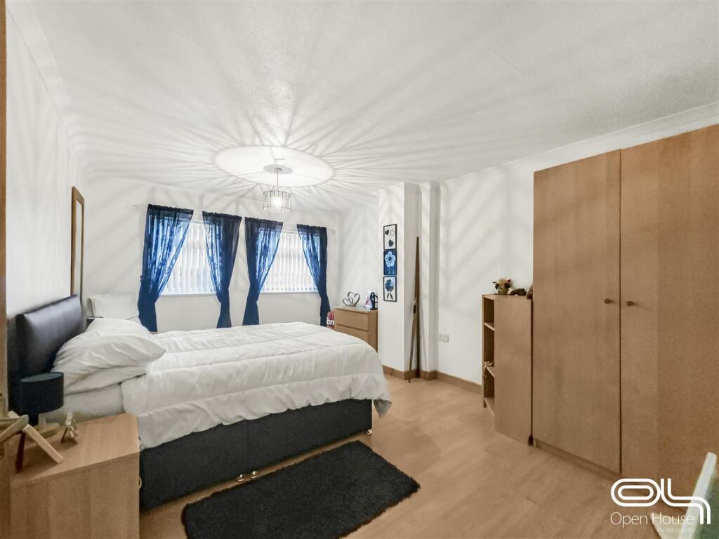 Peregrine Close, Winshill (17).jpg