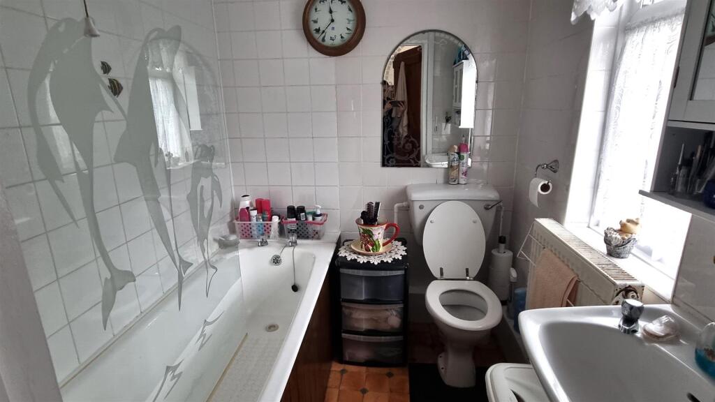Bathroom (1).jpg