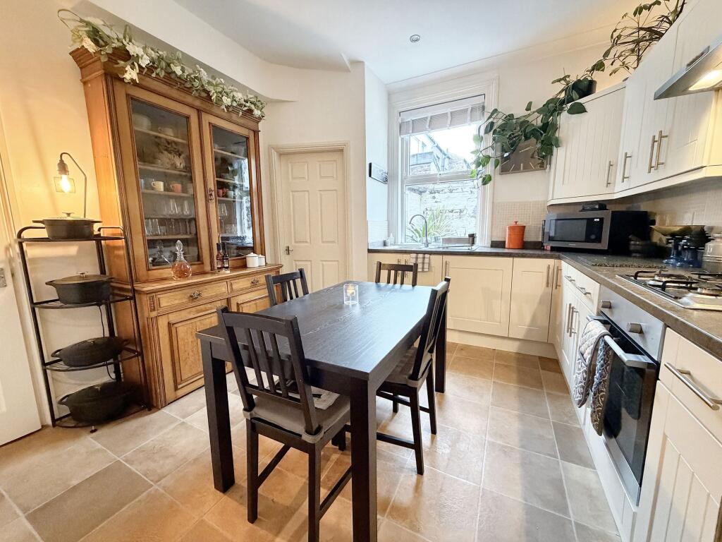 Dining kitchen