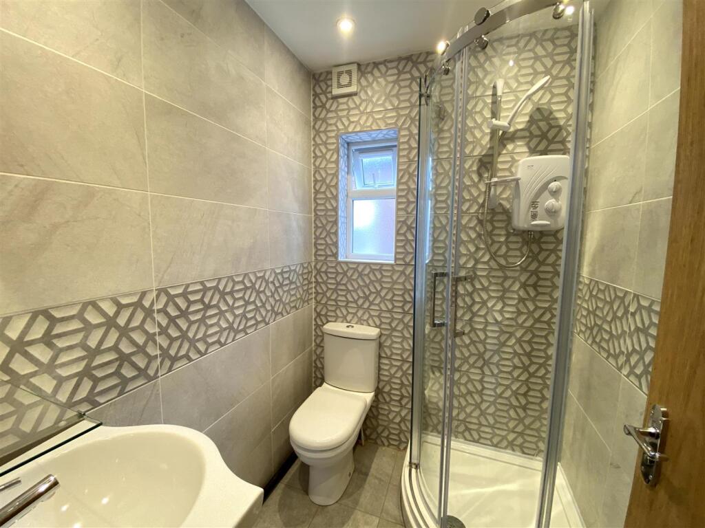 4ag.shower2.JPG
