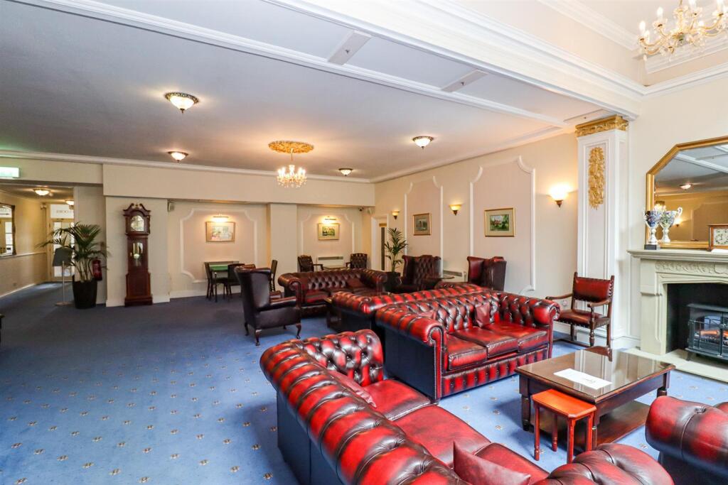 comm lounge1.jpg