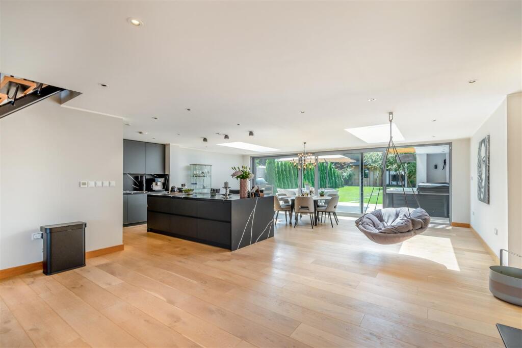 Open Plan Lounge/Kitchen/Dining Area