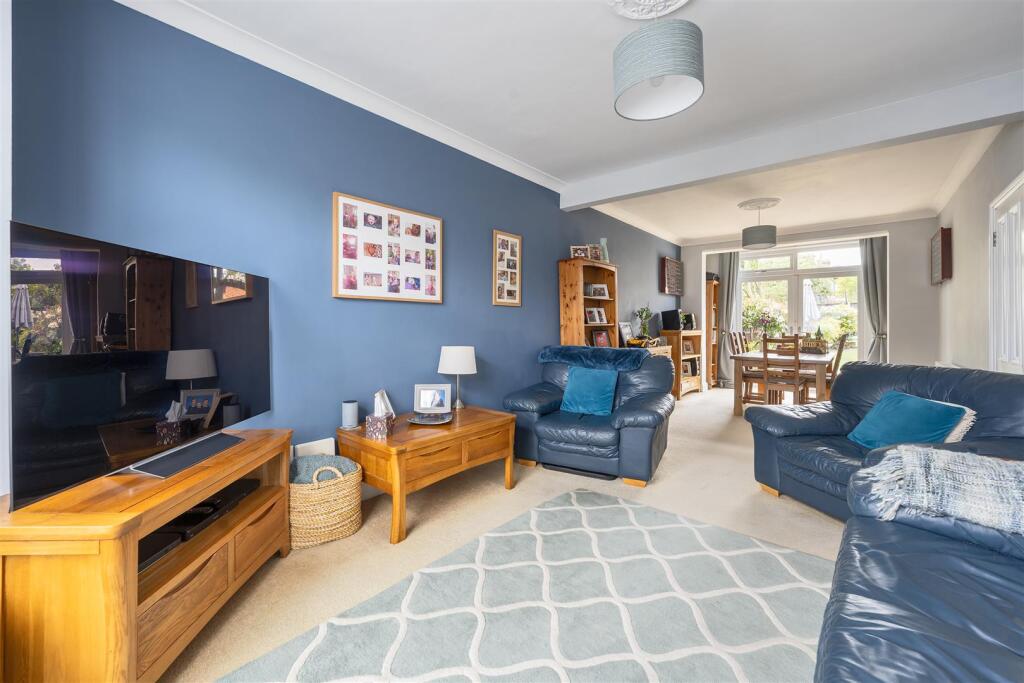 Greenstead Avenue, IG8