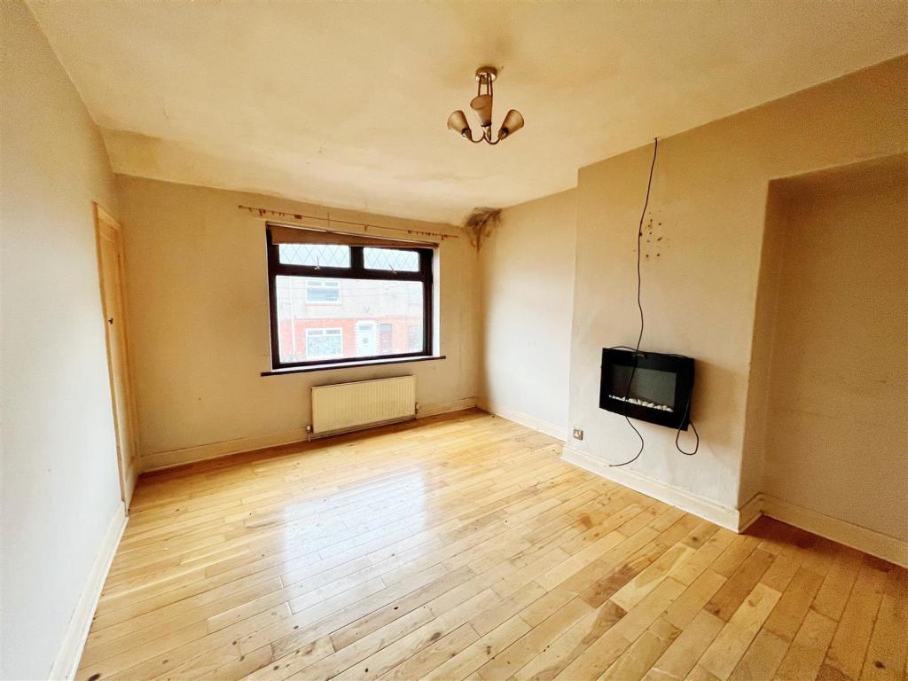 Bedroom 1.jpg