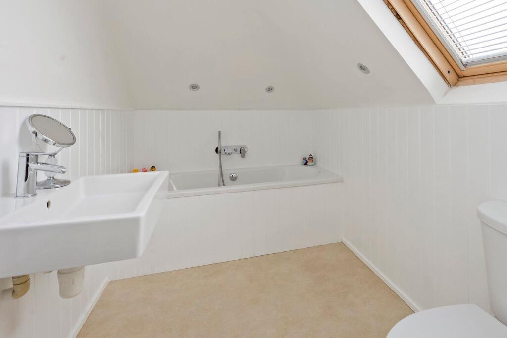 Norman Road 11 NEW BATHROOM PIC.jpeg