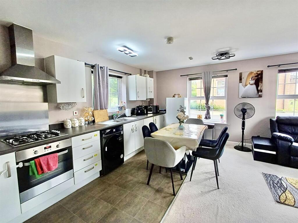 Kitchen/Dining Area