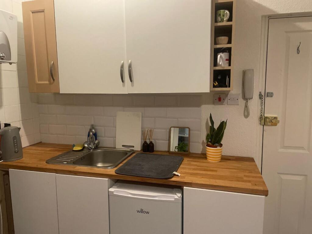 kitchen area.jpeg