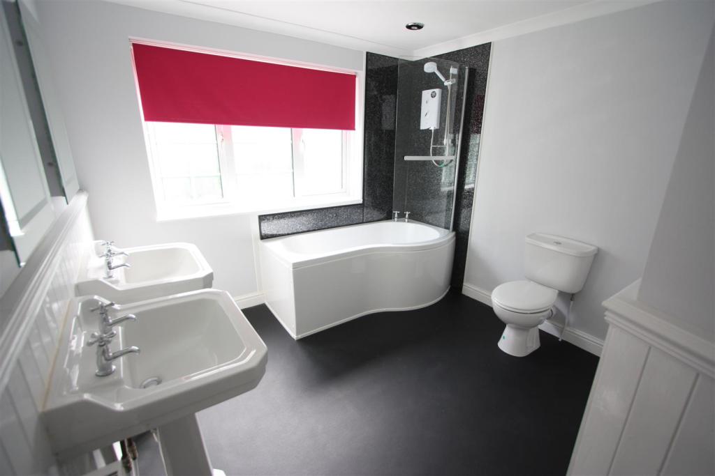 29 Billings Drive Bathroom