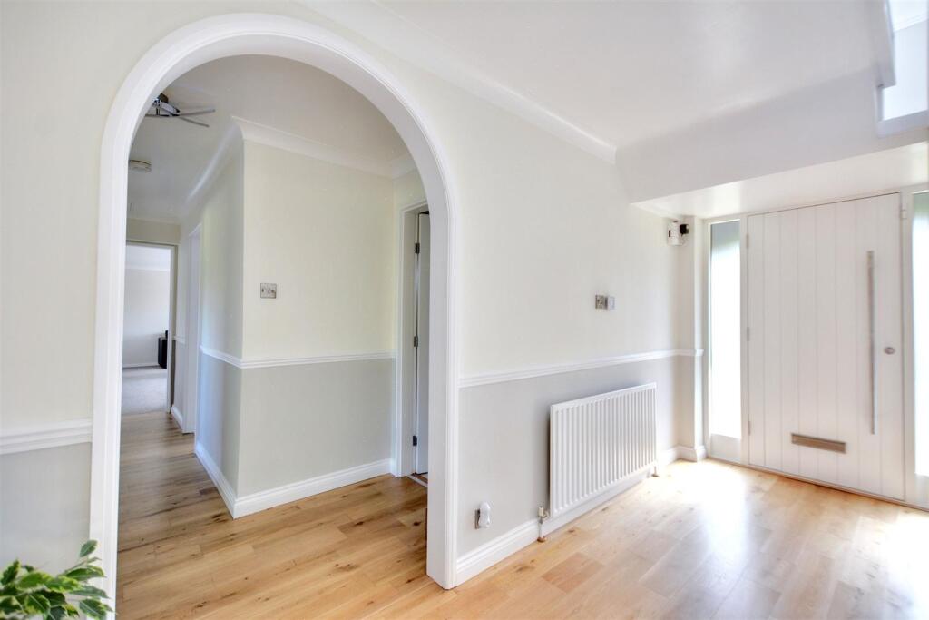 Entrance Hall_2.jpeg
