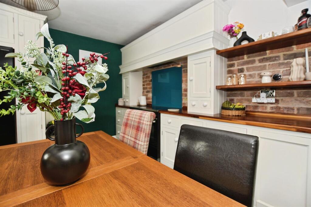 73e40218-dining 20close.JPG