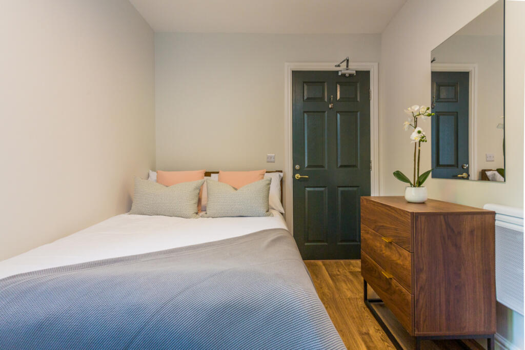 St Hilds Flat 2 bedroom 6