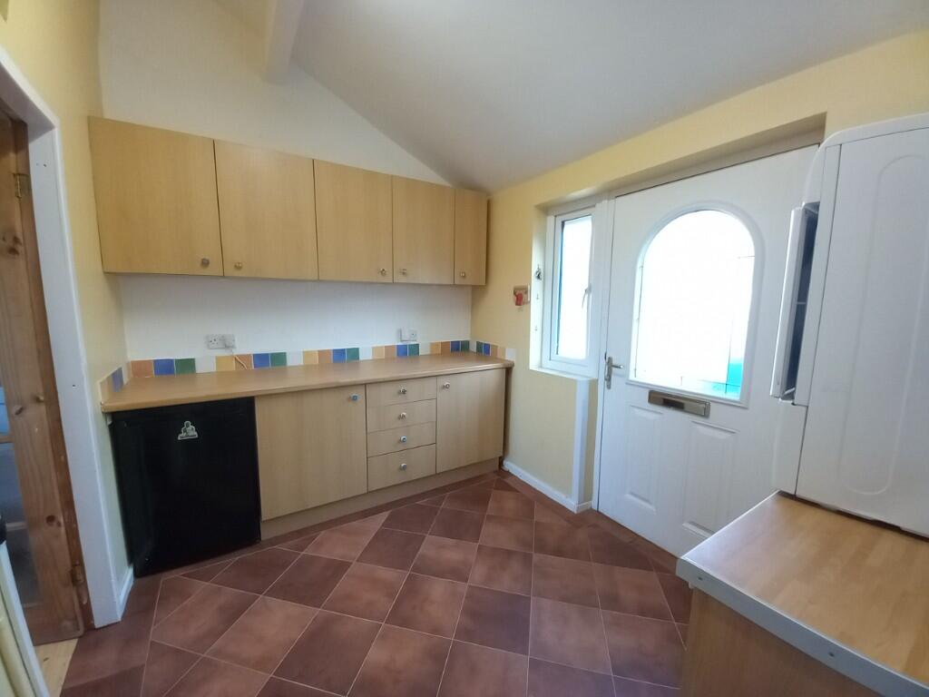 HALL/UTILITY ROOM