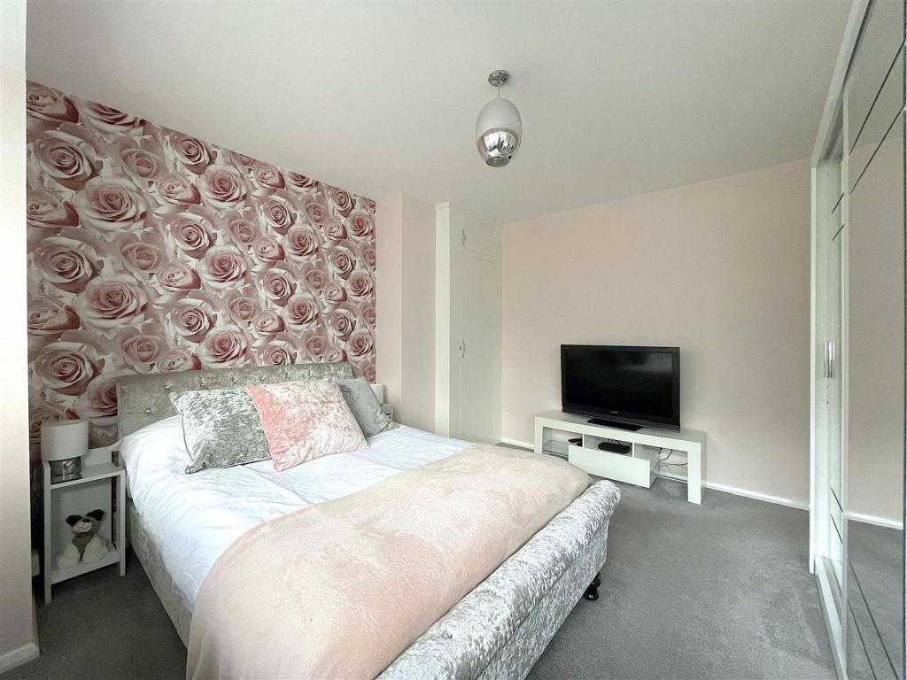 Bedroom One (2).jpeg