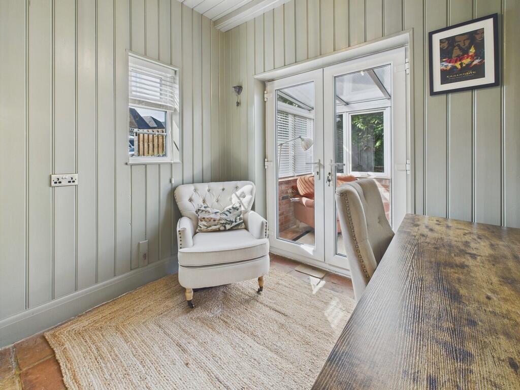 CAM04273G0-PR0157...