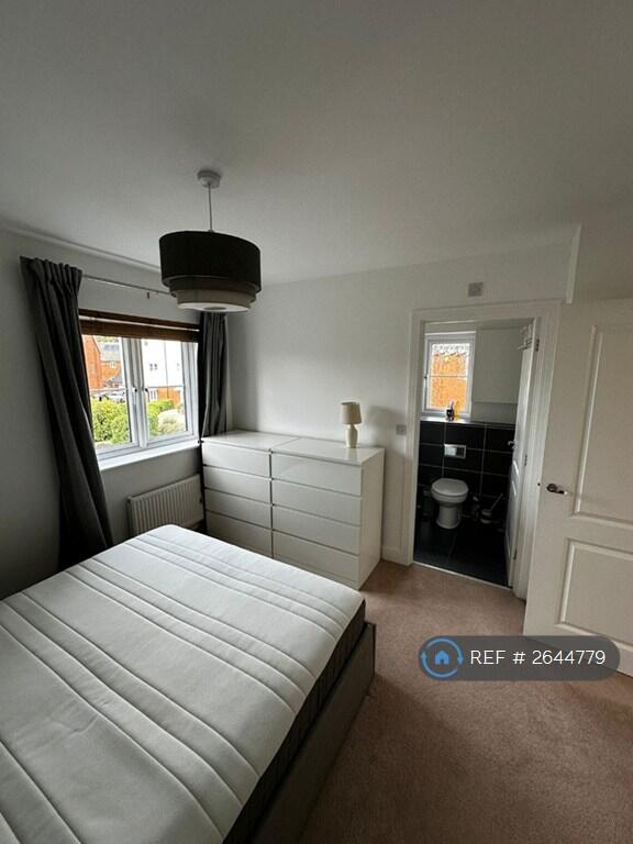 Master Bedroom - En-Suite