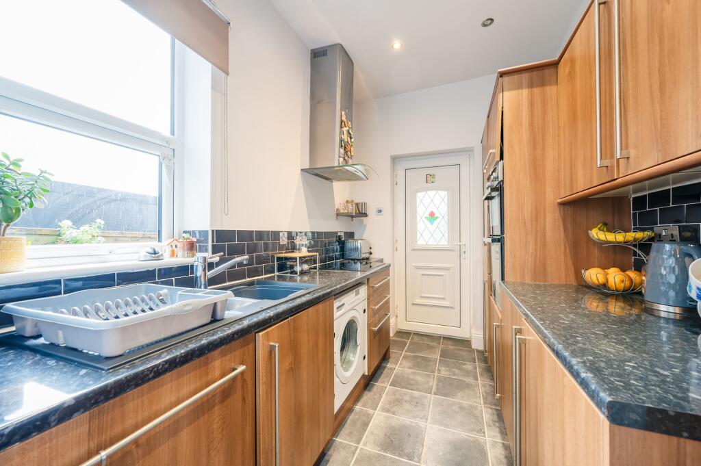 KITCHEN, DINER AND LIVING ROOM