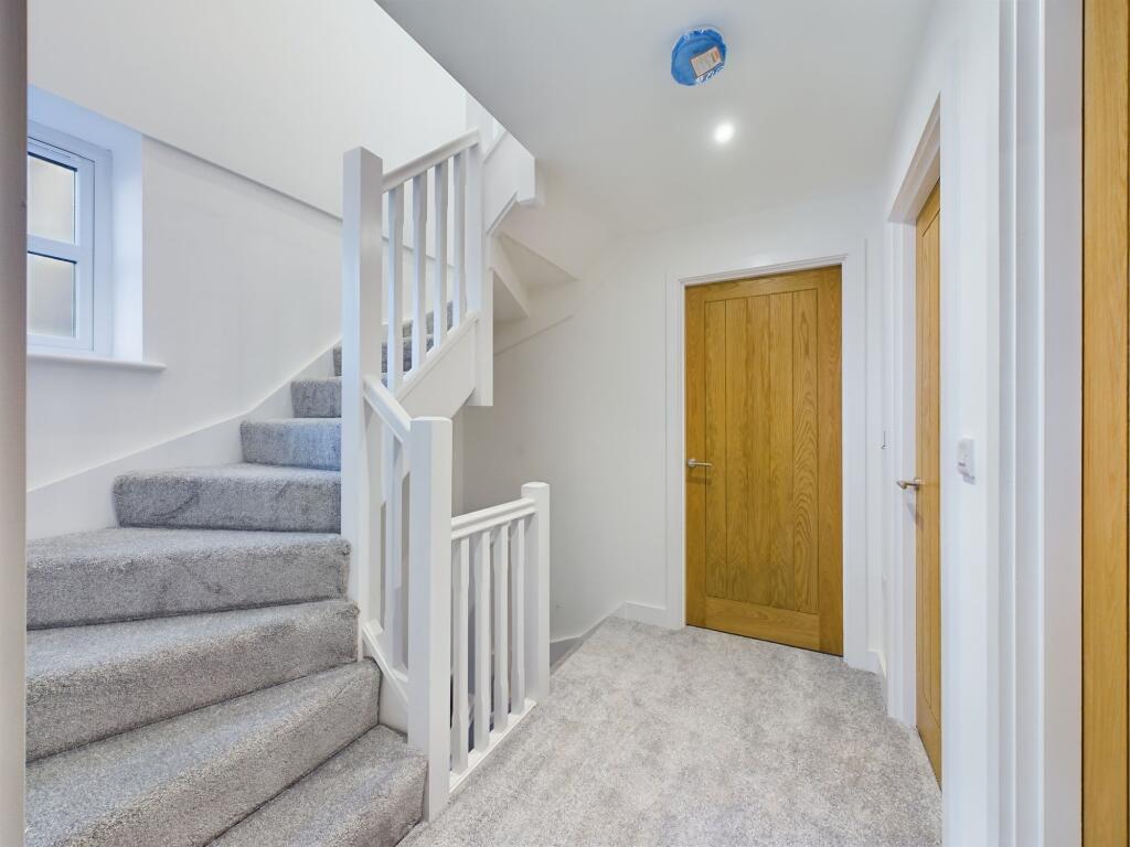 STAIRS/LANDING