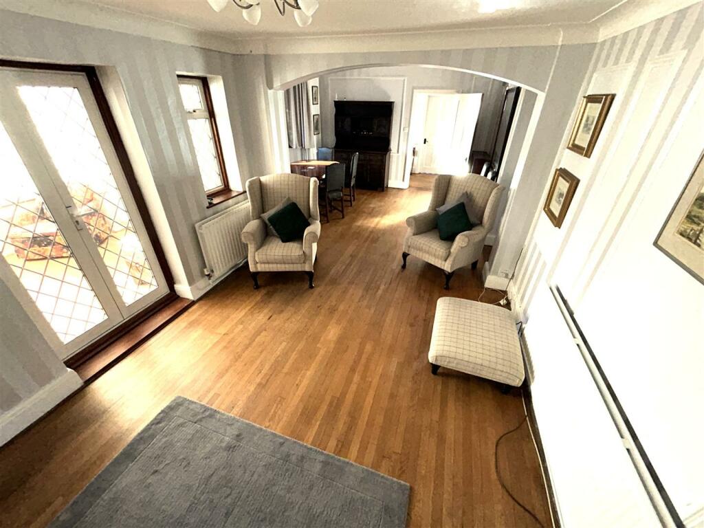 LOUNGE AREA