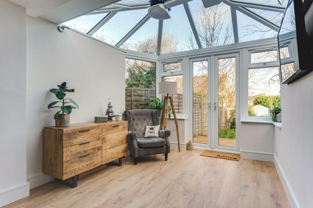 90 High St Kitchen-3.jpg