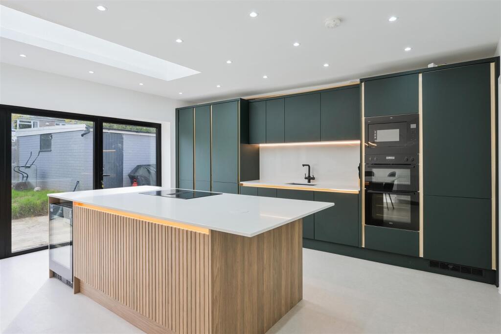 FERNDALE ROAD, 54  (9).jpg