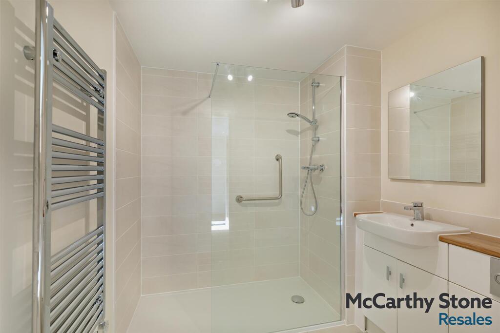 Shower Room: